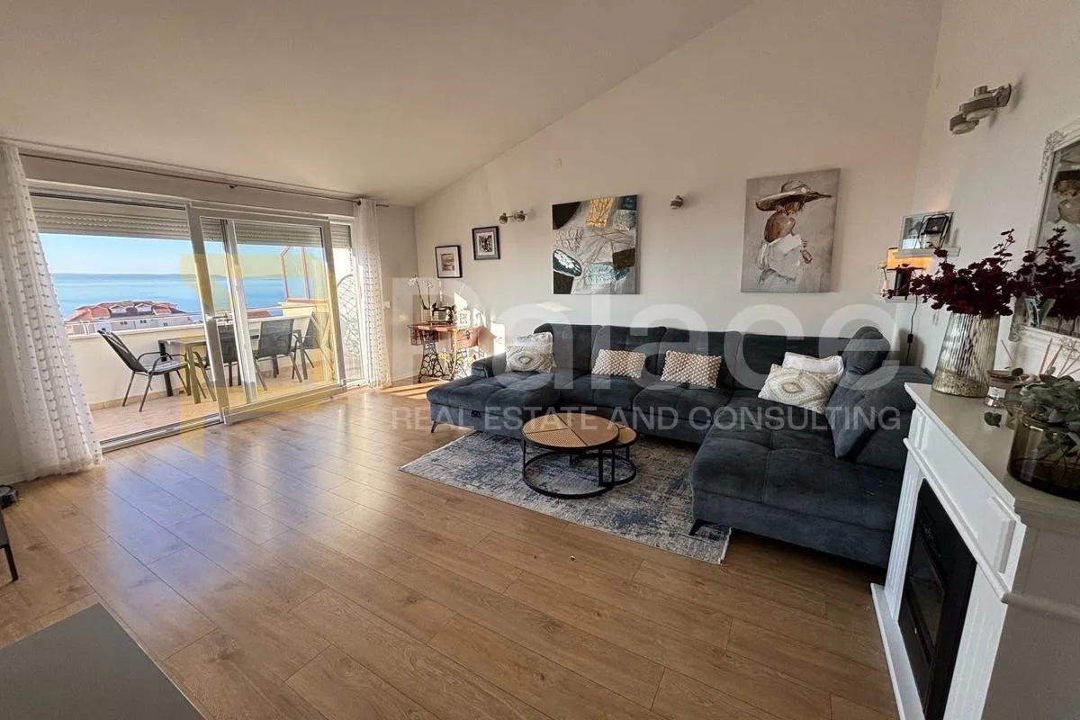 Komforan 3‑sobni stan 105 m² + 2 parkirna mjesta, pogled na more - cover