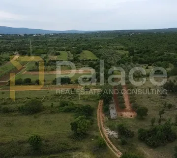 Poljoprivredno zemljište s mogućnošću prenamjene, Pridraga - Novigrad