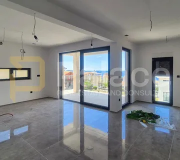 Rogoznica: Prostran trosoban stan s pogledom na more 130m2 - Zečevo Rogozničko, Rogoznica