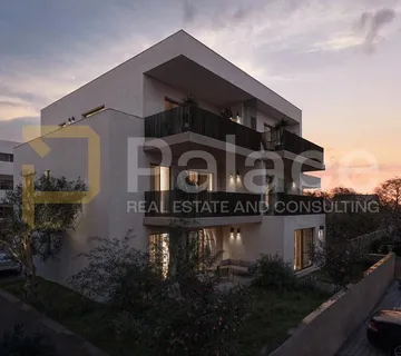 Ekskluzivni penthouse na cijelom katu zgrade – drugi red do mora - Kaštel Štafilić, Kaštela