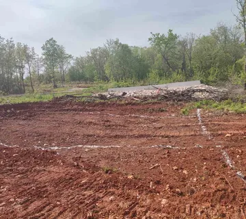 Građevinski teren s projektom obiteljske kuće s bazenom, 541m2, Raša - Sveti Bartul