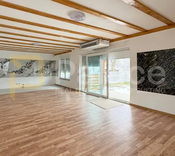 Moderna urbana prizemnica – montažna kuća s garažom i terasom - Rakitovica
