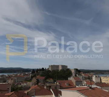Prostran stan u kući s predivnim pogledom - Šibenik