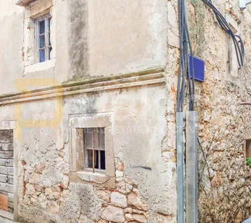 Kamena kuća u nizu za renovaciju, Murter centar 120 m2 - Murter, Murter-Kornati