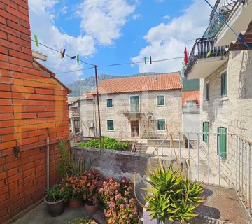 Dvoetažna kuća s terasom, 120m od mora, Kaštel Sućurac - Kaštel Sućurac, Kaštela