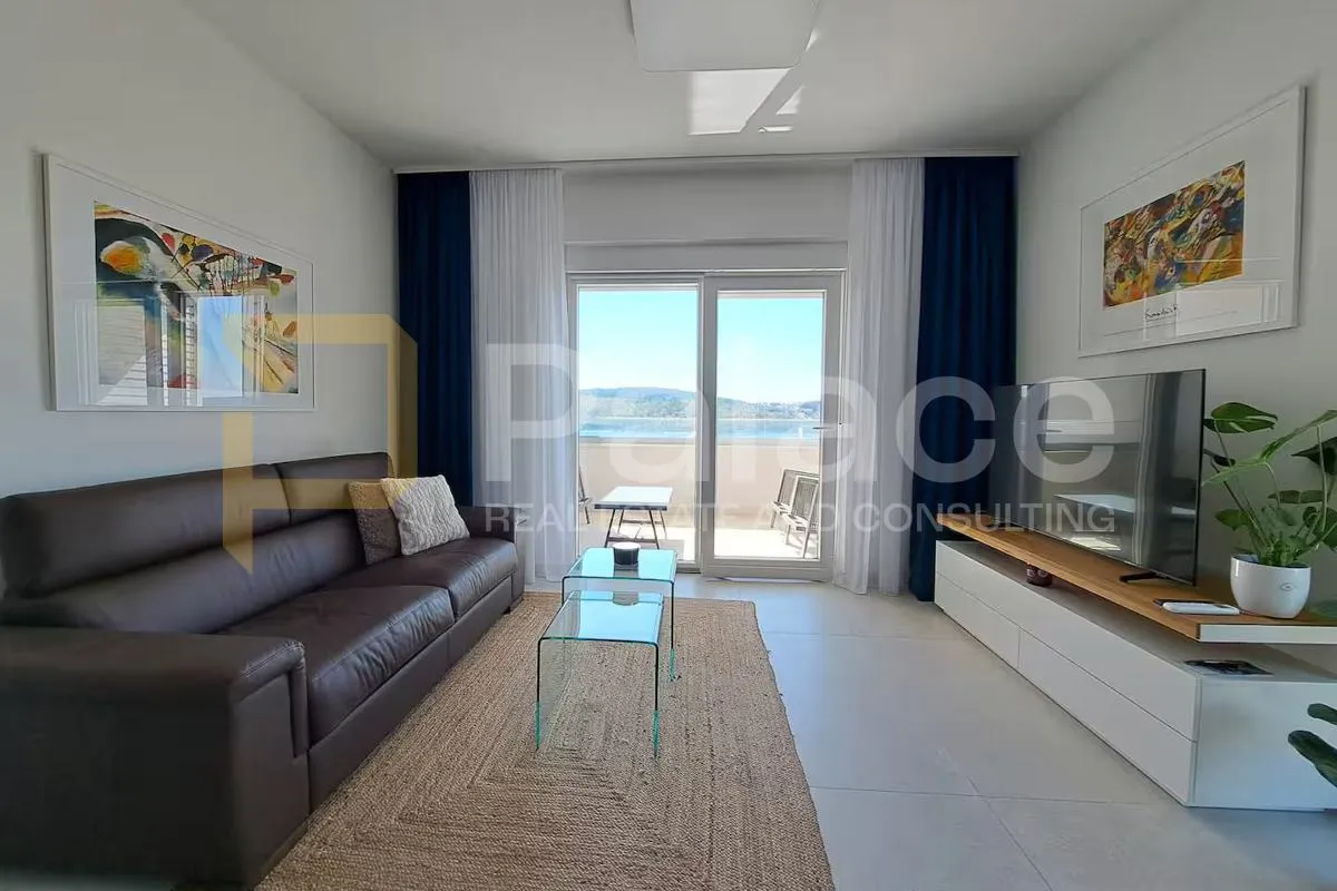 Luksuzni stan 55 m² s privatnom krovnom terasom i jacuzzijem – Trogir - cover