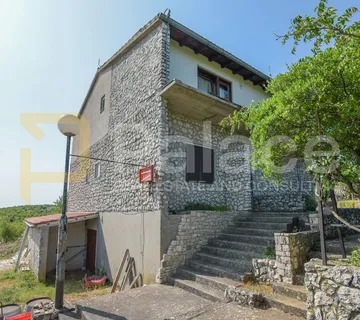 Stambeno poslovna kuća s velikom okućnicom, Stankovci-Crljenik, 300 m2 - cover