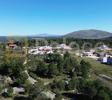 Građevinsko zemljište u Bilicama - prilika za investiciju, 3892 m2 - Stubalj, Bilice