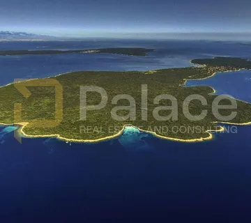 Otok Ugljan, Kukljica Zemljište u samom srcu otoka