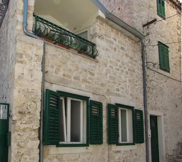 Jedinstvena dalmatinska kamena kuća idealna za turističku investiciju - cover