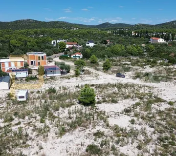Pirovac: Građevinsko zemljište 670m2 - cover