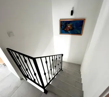 Novouređena dalmatinska kamena kuća - cover
