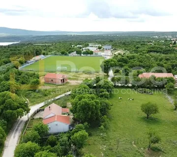 PRIDRAGA : Građevinsko zemljište idealno za izgradnju kuće 936 m2 - cover