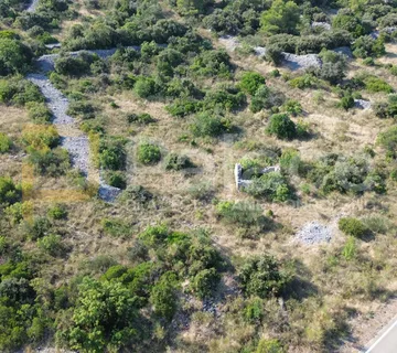Građevinsko zemljište površine 7430 m2 na Brodarici - Brodarica