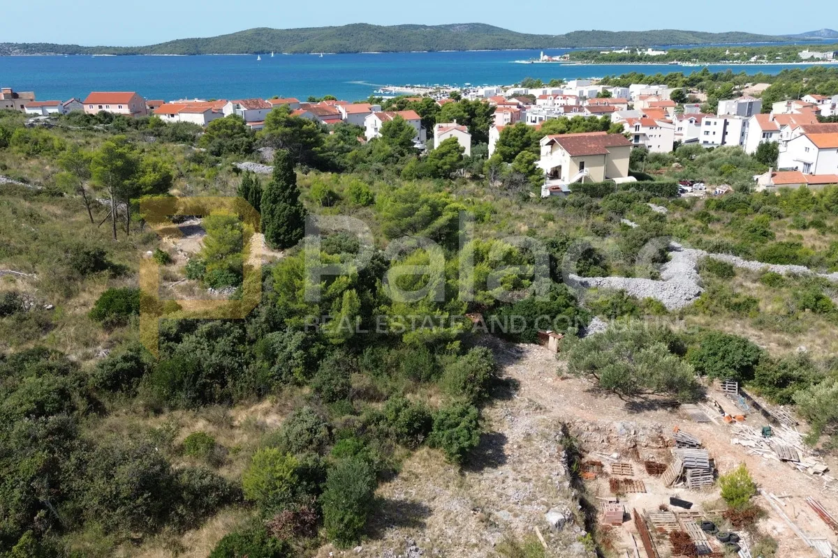 Brodarica: Građevinsko zemljište s panoramskim pogledom na more 1270m2 - cover