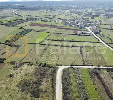 Gornje Raštane : Zemljište idealno za gradnju kuća za odmor 5422 m2 - Gornje Raštane, Sveti Filip i Jakov