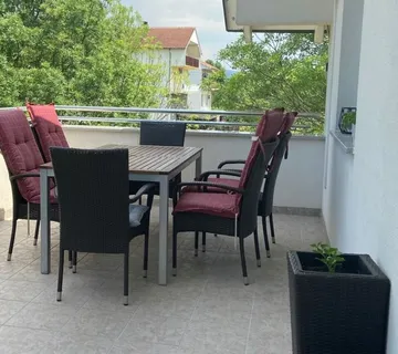 DONJI VINJANI - Kuća s bazenom i velikom okućnicom - cover