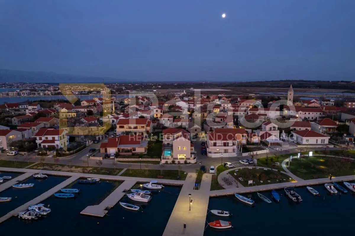 Luksuzna vila u centru Nina – prvi red do mora - cover