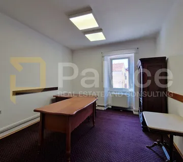 Prvi kat poslovne zgrade za zakup – strogi centar Rijeke, 98m² - Rijeka