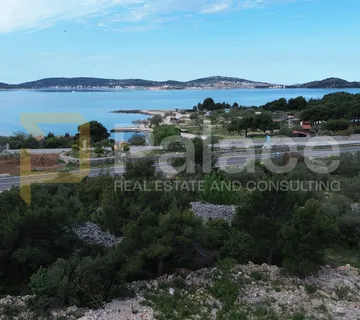 Poljoprivredno zemljište s pogledom na more, Pirovac-Prosika, 3470 m2