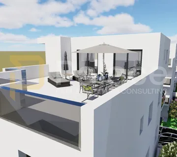 Trogir - dvosoban penthouse, pogled na more, parking