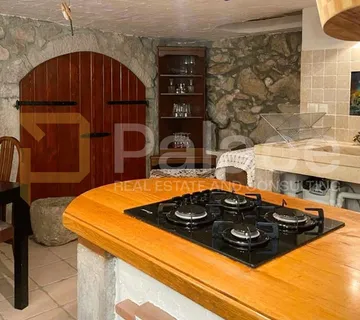 Šarmantna kuća na otoku Krku – Dobrinj, 90 m², 180.000 €