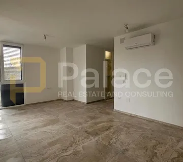 Rogoznica - dvosoban stan u novogradnji, blizina marine i centra 55m2