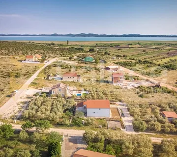 Građevinsko zemljište s dozvolom i projektom - pogled na Jezero - Vrana