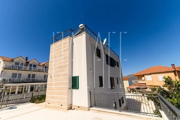 Ultramoderna elegantna kuća : Okrug Gornji, 210.00 m² - cover