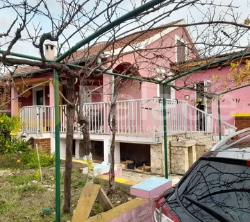 Smoković : Obiteljska kuća s okućnicom od 2021 m2 - cover
