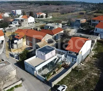 Prilika! Kuća sa dvije stambene jedinice s pogledom na more  - Vrsi - cover