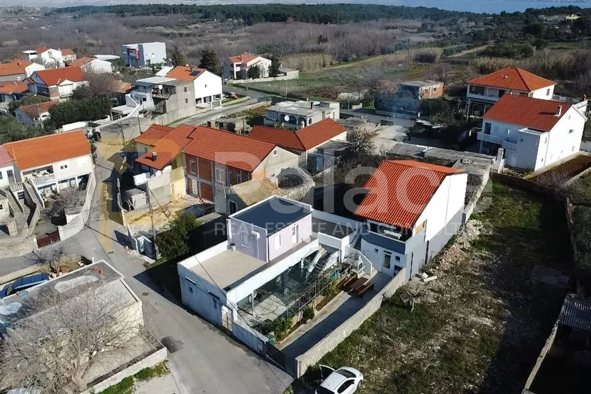 Prilika! Kuća sa dvije stambene jedinice s pogledom na more  - Vrsi - cover