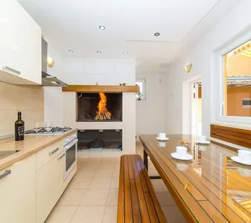 Šarmantna villa s bazenom s pogledom na more, Kaštel Lukšić - cover