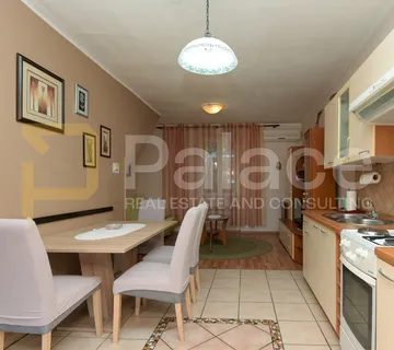 Dvosoban stan u gradu sa predivnim pogledom na šibenski kanal, 63 m2 - Šibenik
