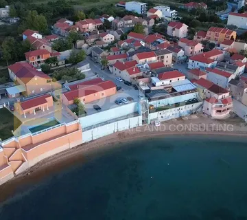 Kamenita kuća s panoramskom terasom, dva apartmana – Privlaka