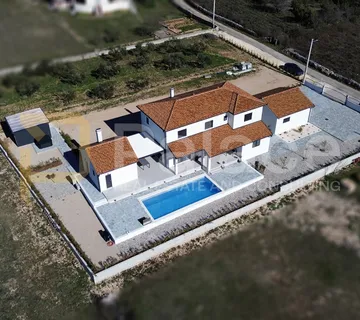 EKSKLUZIVNA VILA S BAZENOM, BLIZINA MORA I NP KRKA - cover