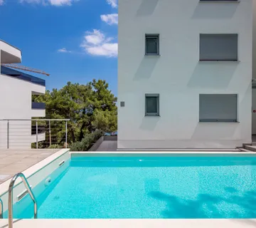 LUKSUZNI STAN U OPATIJI: 100m², 2 Spavaće Sobe, Terasa, Garaža, Bazen - cover