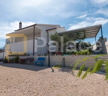Vodice - kuća s pogledom na more - 226m2