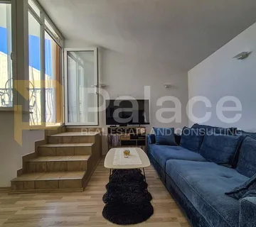 Stan s pogledom na more u šibenskoj Varoši, useljiv odmah, 59 m2 - Šibenik