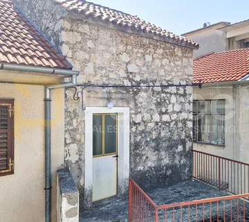 Kuća za renovaciju u centru Zatona kod Šibenika, 30 m od mora, 100 m2 - cover