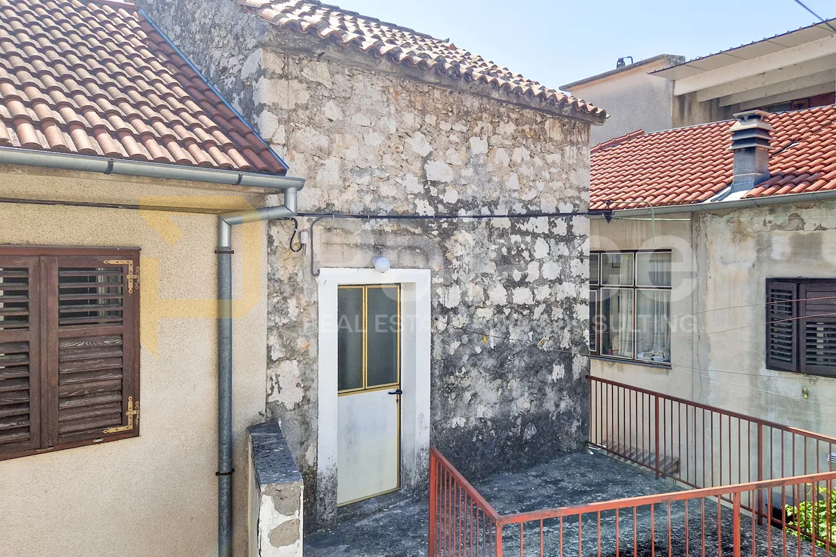 Kuća za renovaciju u centru Zatona kod Šibenika, 30 m od mora, 100 m2 - cover