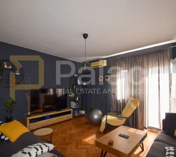 Osunčani prostrani stan, 96 m2, Split - cover