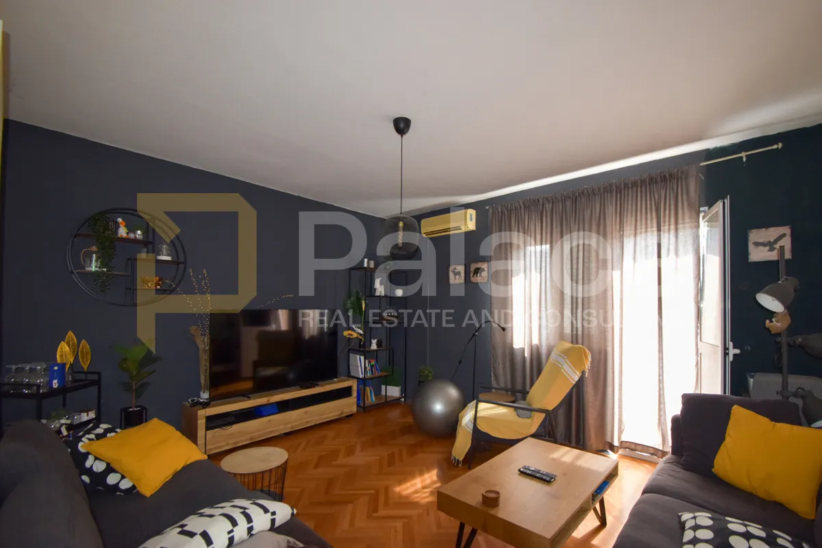 Osunčani prostrani stan, 96 m2, Split - cover