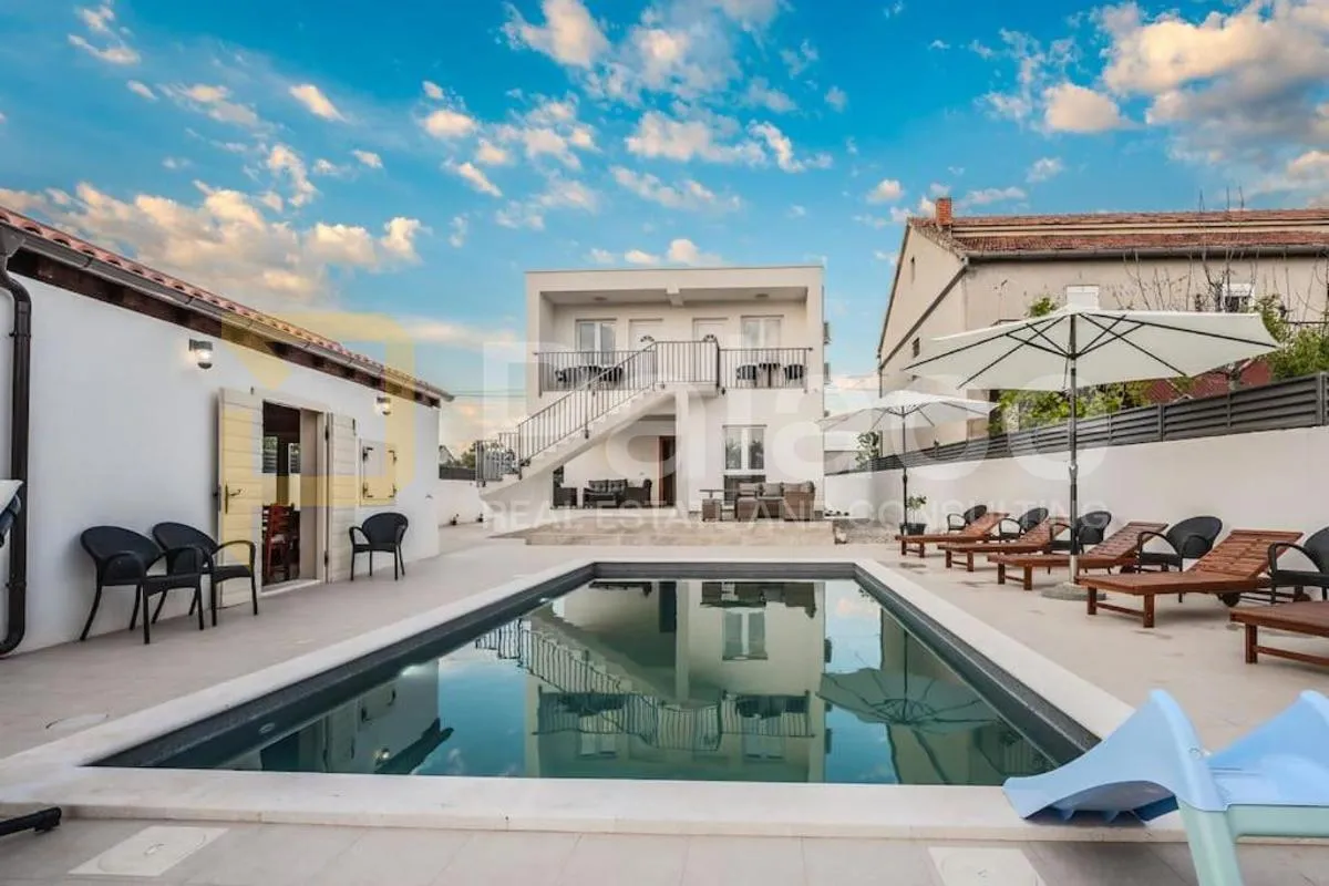 Villa sa bazenom - centar Sukošana - cover