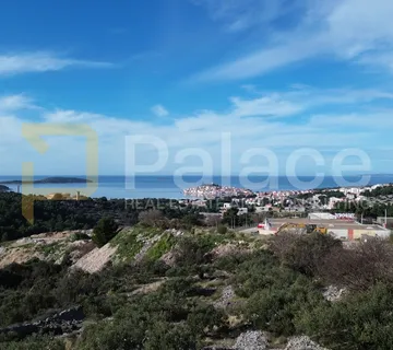 Građevinski teren s pogledom na more i Primošten, 3691 m2