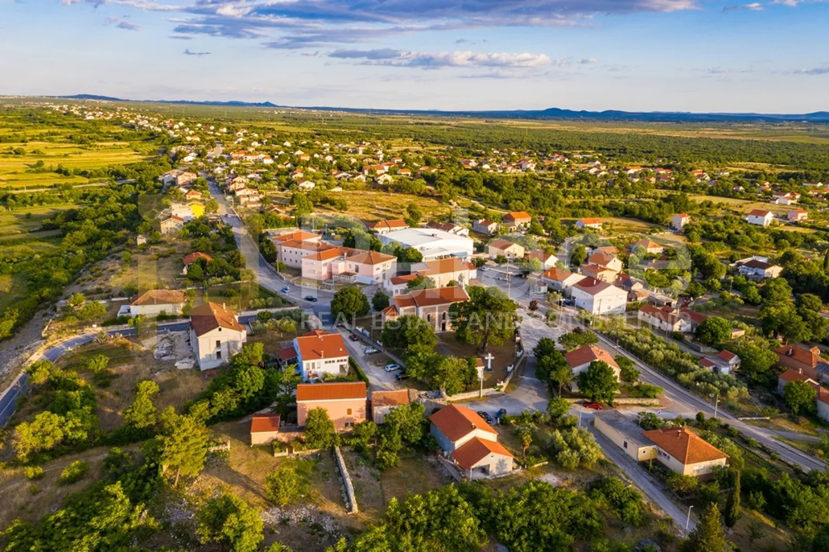 Prilika! Građevinsko zemljište 1298m2 Poličnik - cover