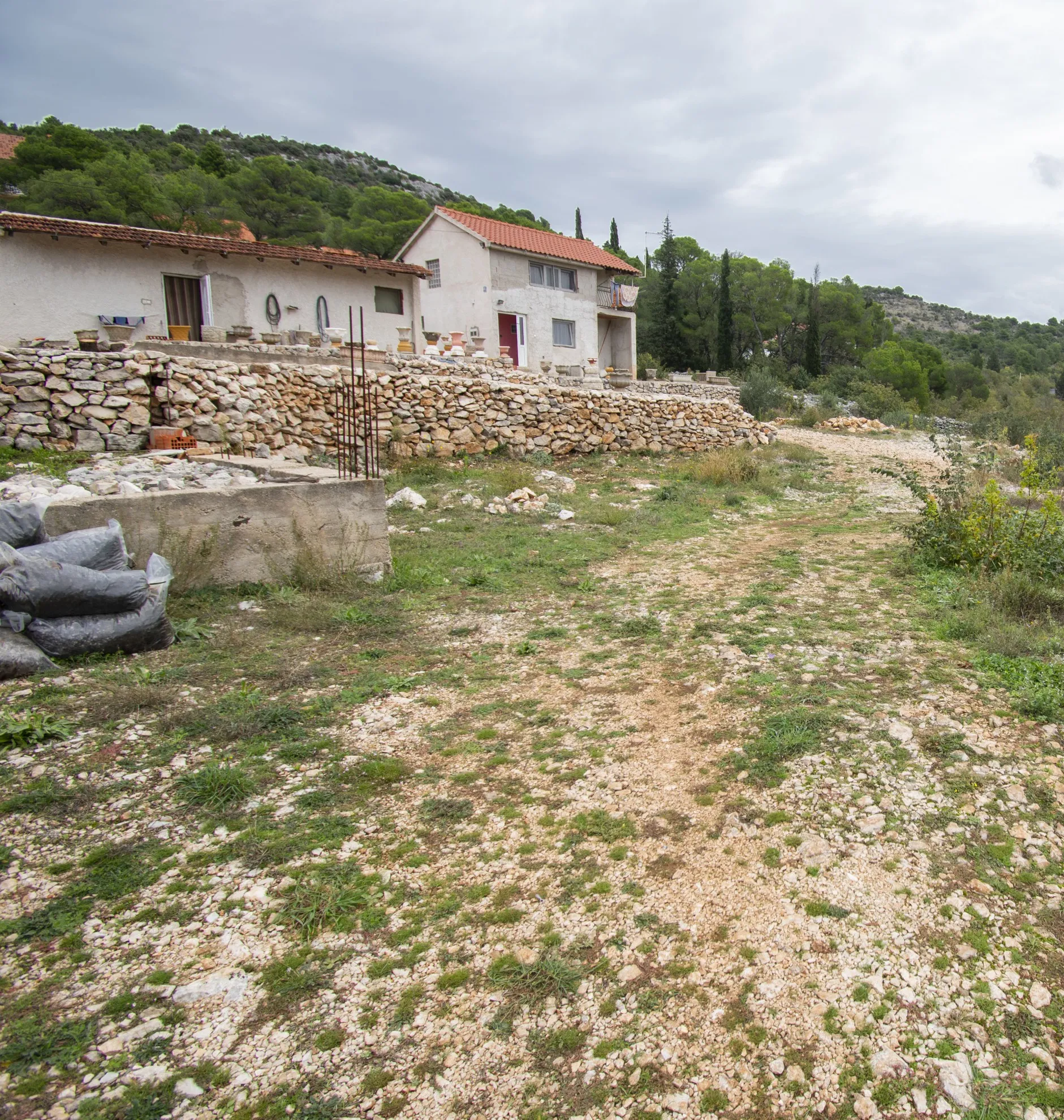 Građevinski teren 2896 m2 sa kućom 100m2, Bilice - cover