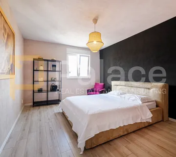 Moderan, renoviran stan lijepog tlocrta u centru Šibenika, 71 m2 - cover