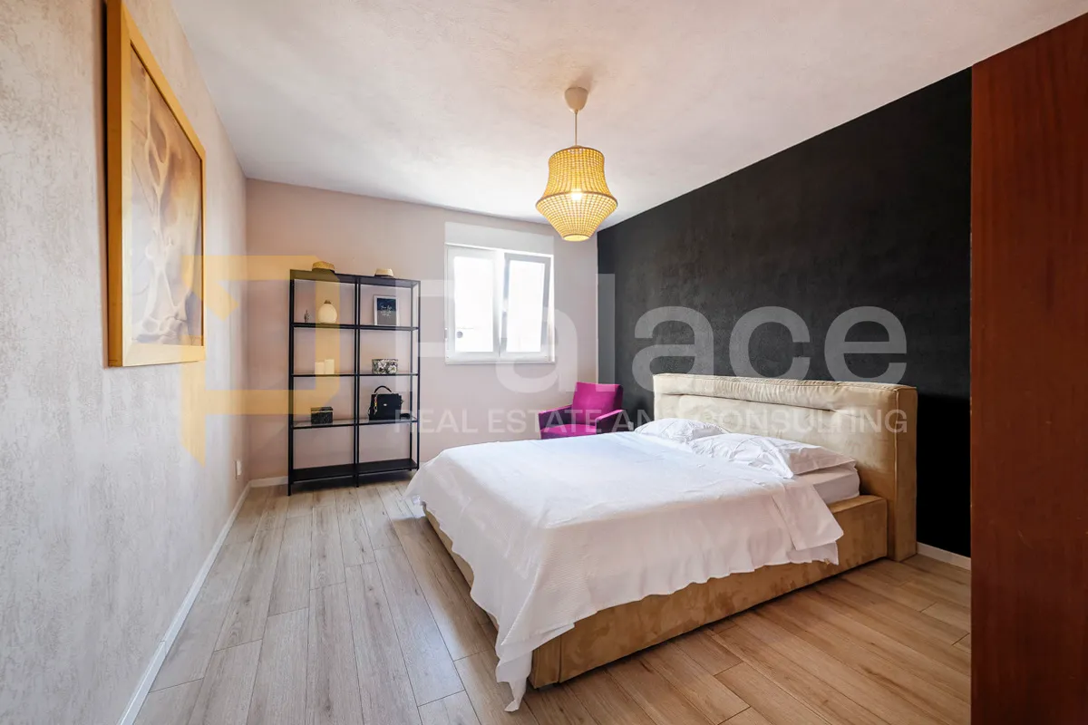 Moderan, renoviran stan lijepog tlocrta u centru Šibenika, 71 m2 - cover