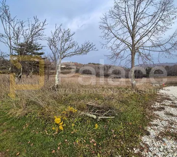 Građevinsko zemljište 1.114 m² u Tinjanu, blizu Poreča i sadržaja